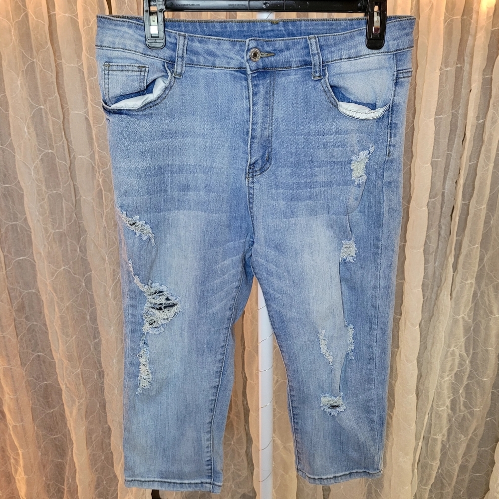 JEANS Distressed Denim Capris Light Wash Shredded Boho Cropped Jeans Size Large - Picture 3 of 6